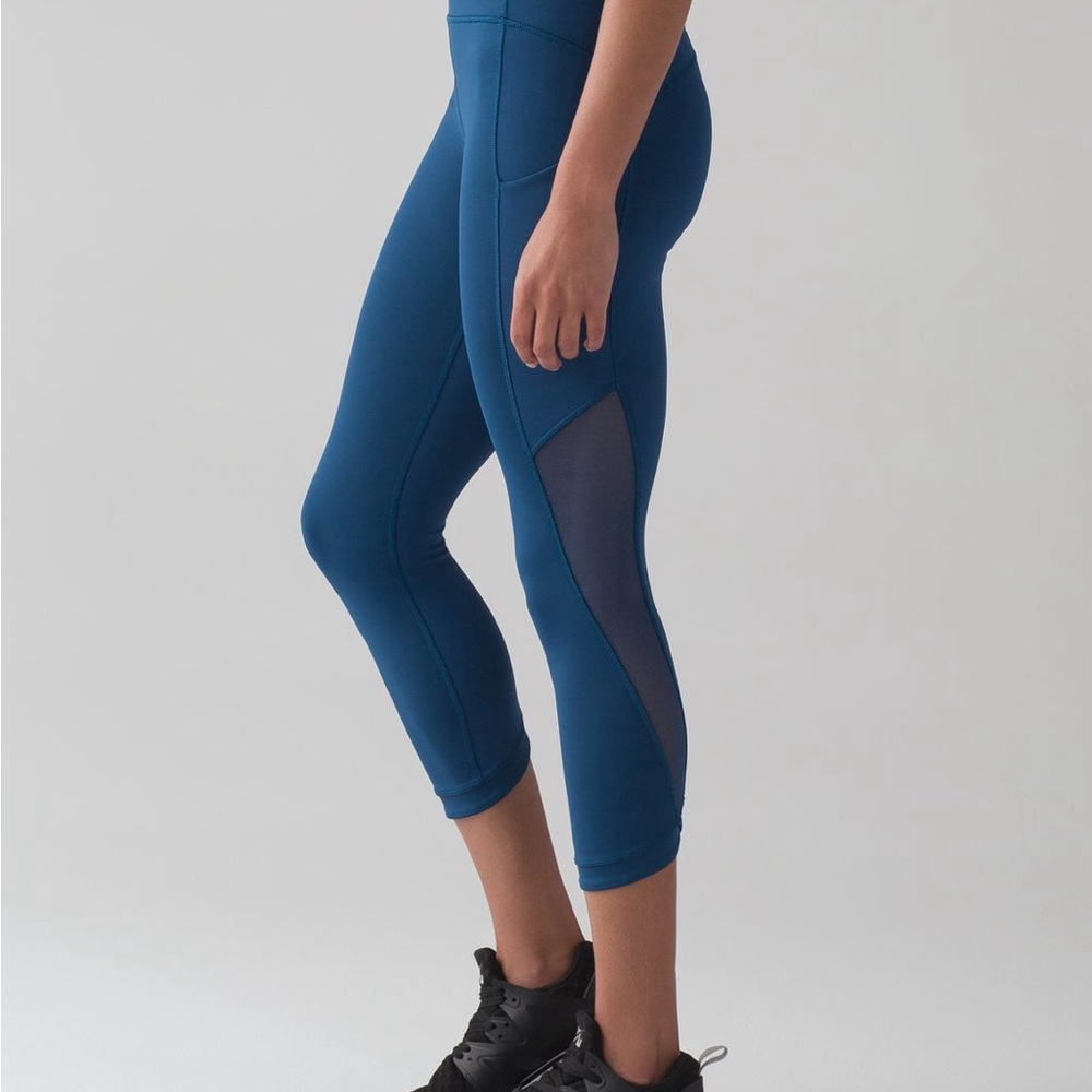 Lululemon Sole Training Crop size 4